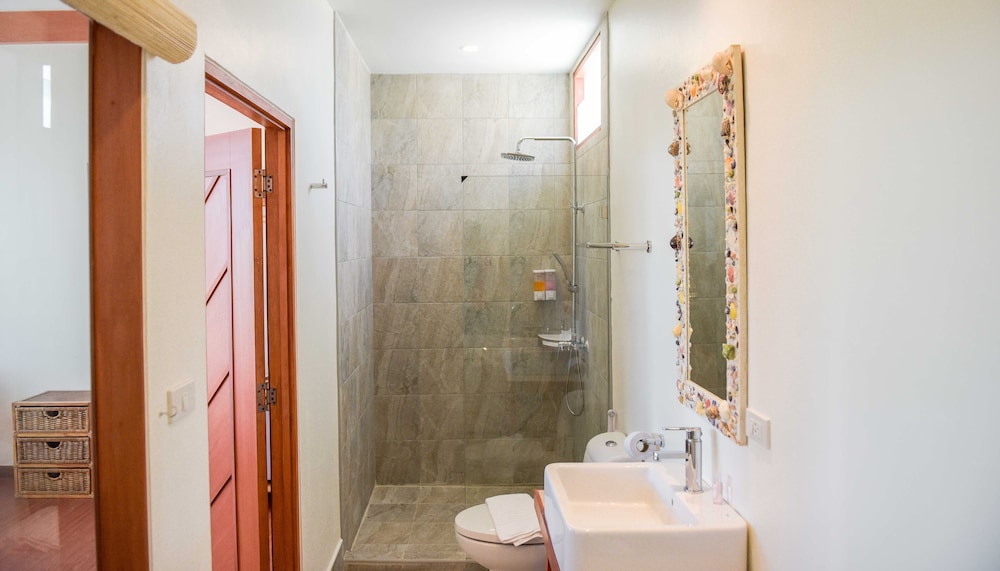 Deluxe Double with Bath - Photo 4