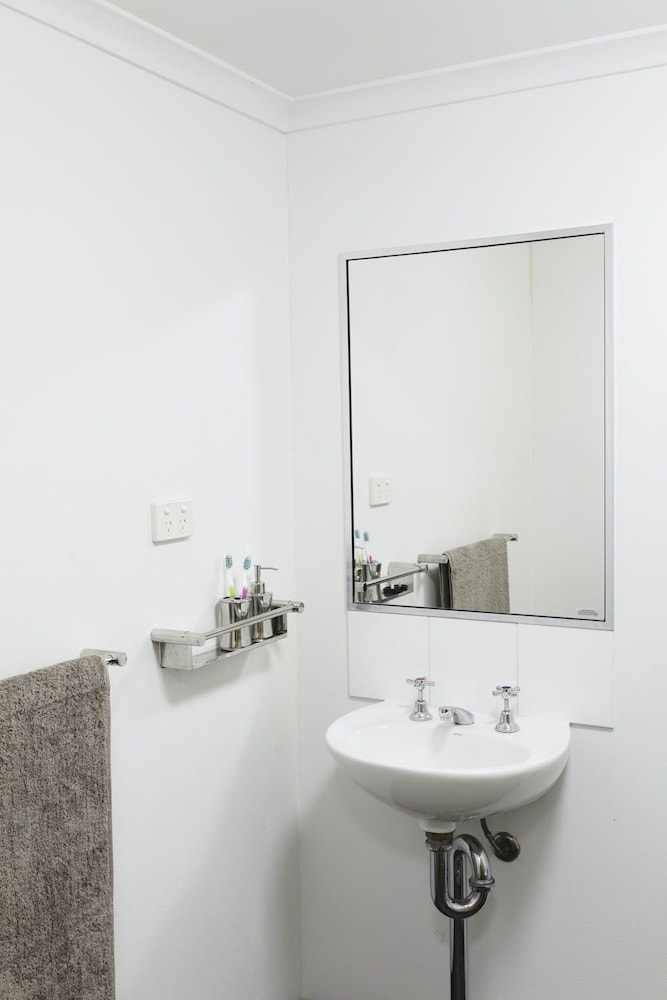 Single Room with Shared Bathroom photo 3