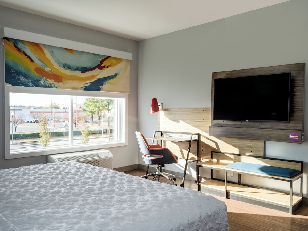 Room, 1 King Bed, Accessible (Hearing) - Photo 7