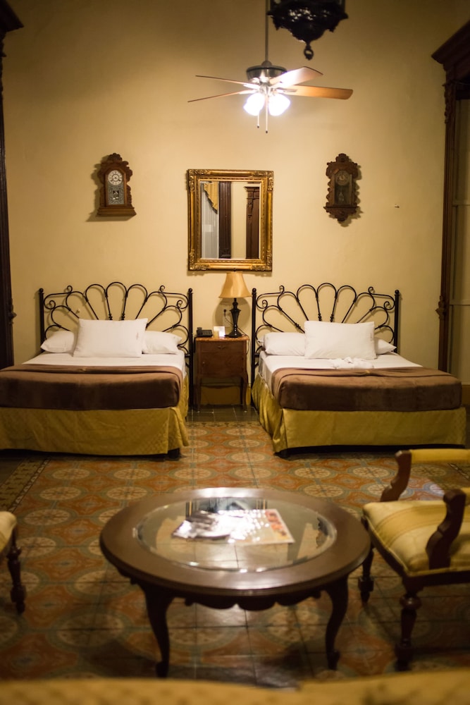 Executive Suite, 2 Double Beds photo 3