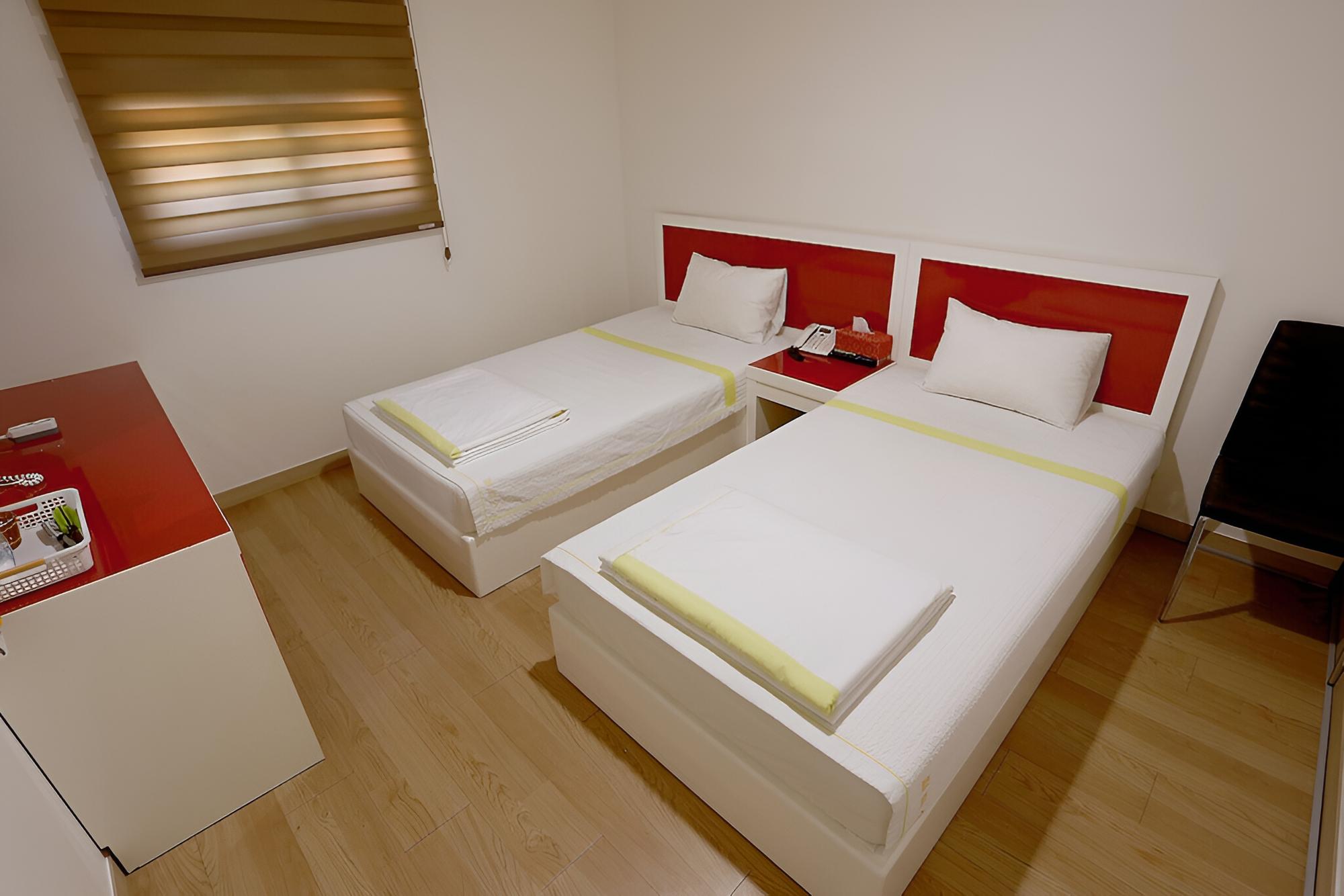 Room (Single Twin Room (B Building))