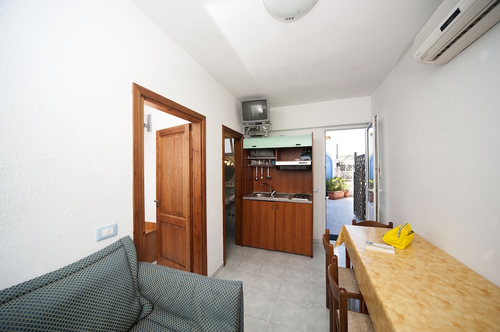 Studio (Private Room 4 persons) photo 2