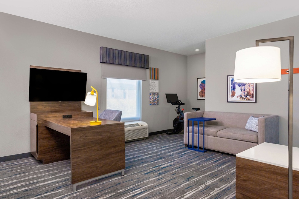 Studio, 1 King Bed, Non Smoking (Peloton) - Photo 3