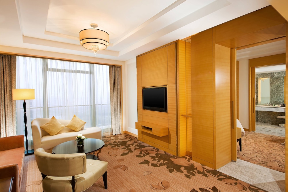 Suite, 1 Bedroom - Photo 1