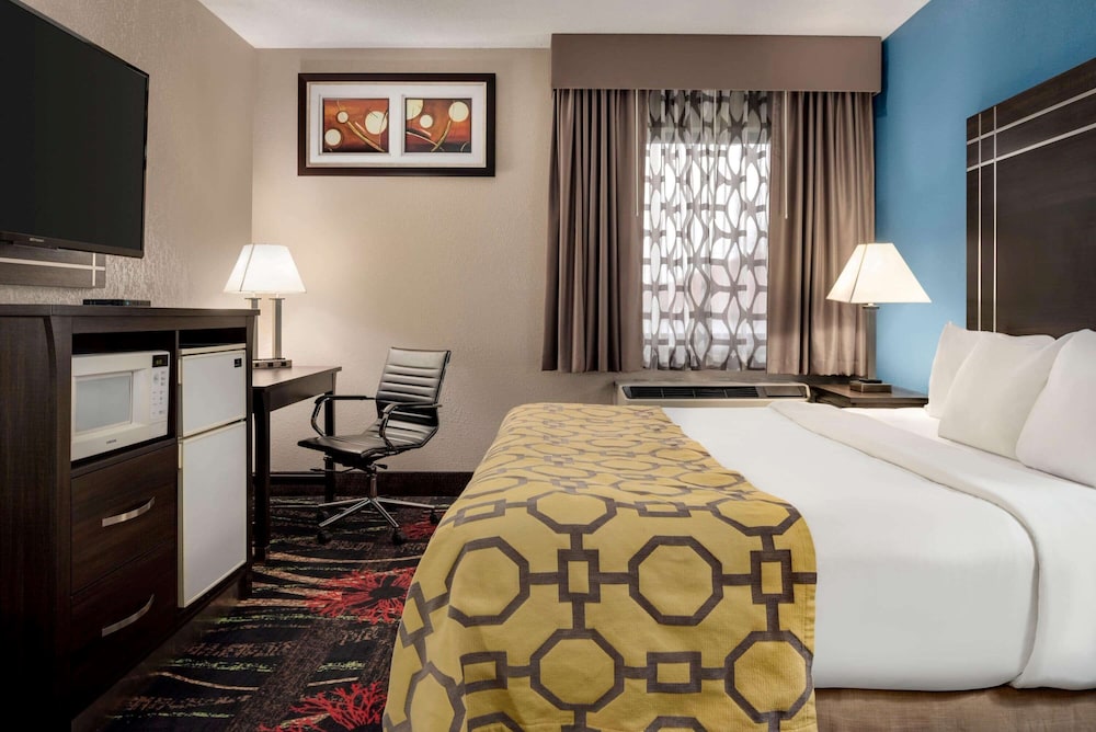 Suite, 1 King Bed, Non Smoking, Jetted Tub - Photo 1