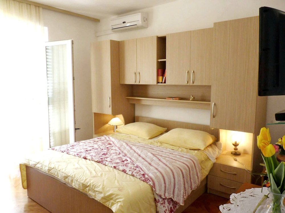 Room (S2) photo 3