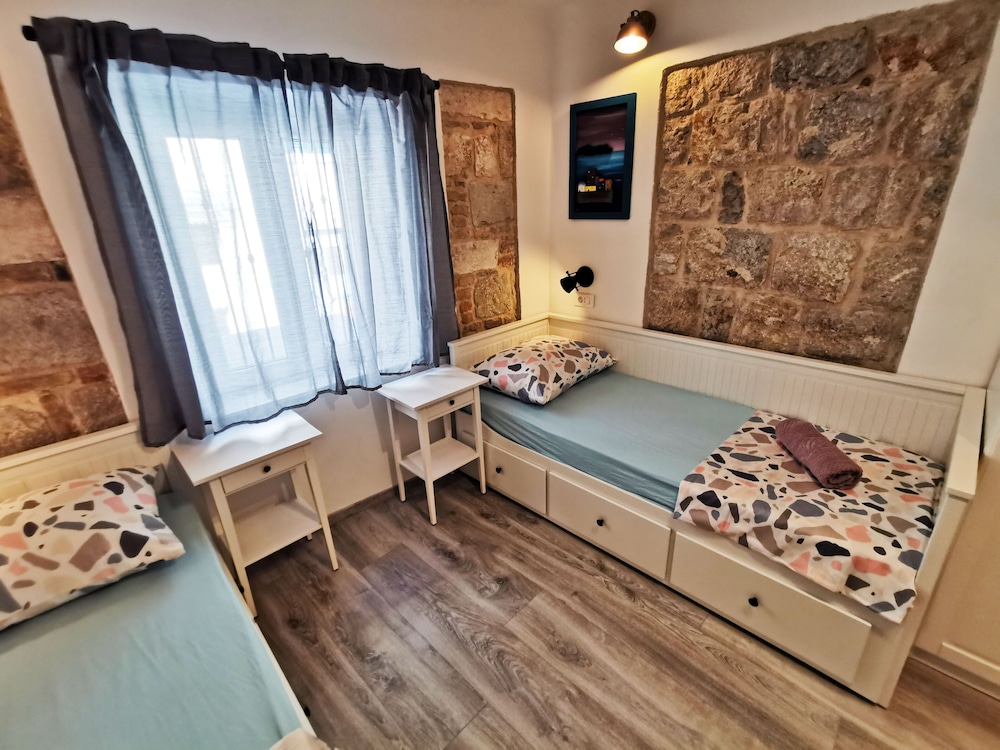 City Villa, 3 Bedrooms, Kitchen - Photo 21