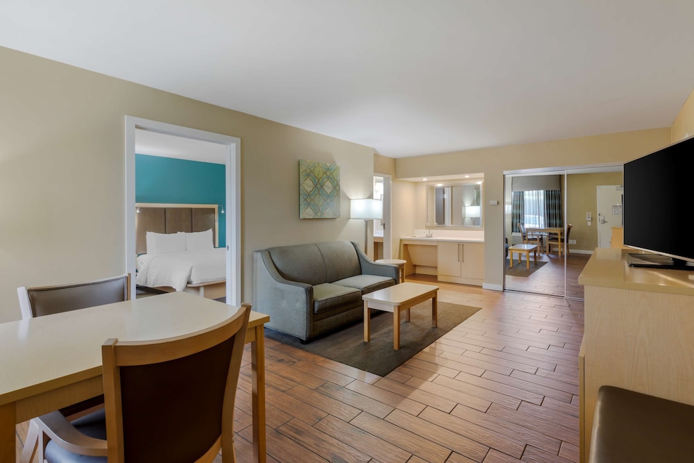 Suite, 1 King Bed, Accessible, Non Smoking (Walk-in Shower;with Sofabed) - Photo 5