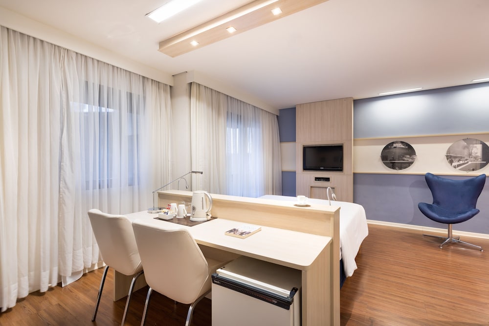 Superior Room, 1 Double Bed, Mobility Accessible photo 3