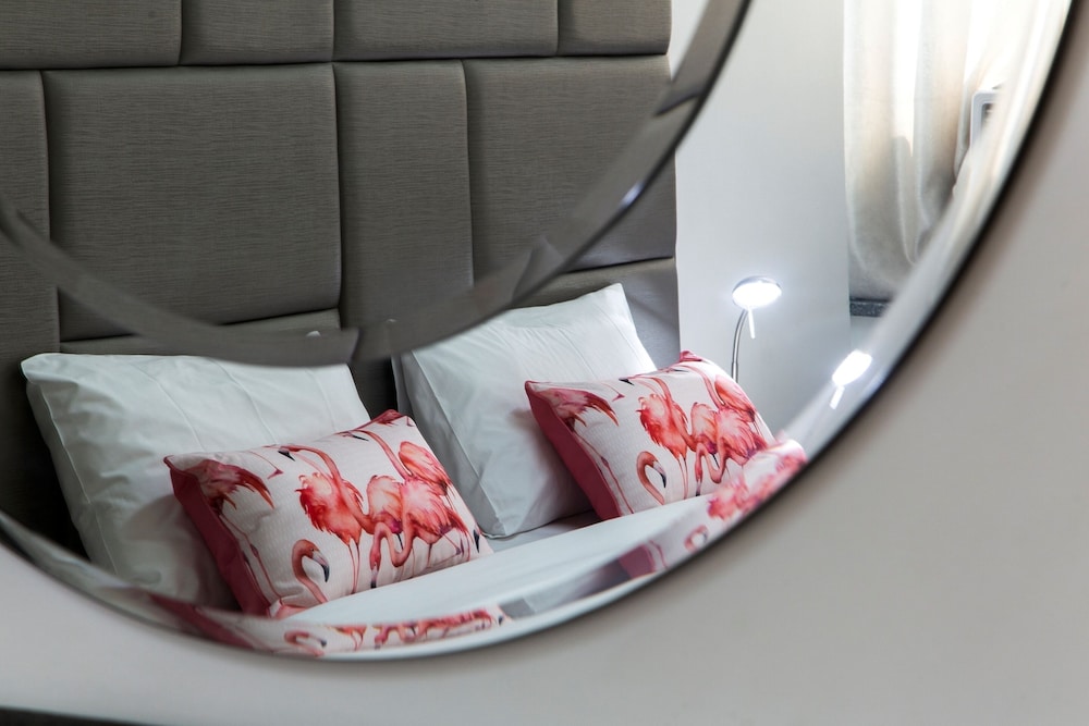 Premium Room, 1 King Bed photo 2
