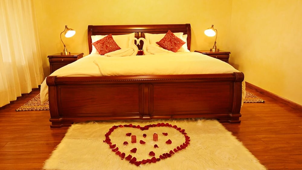 Honeymoon Room photo 2