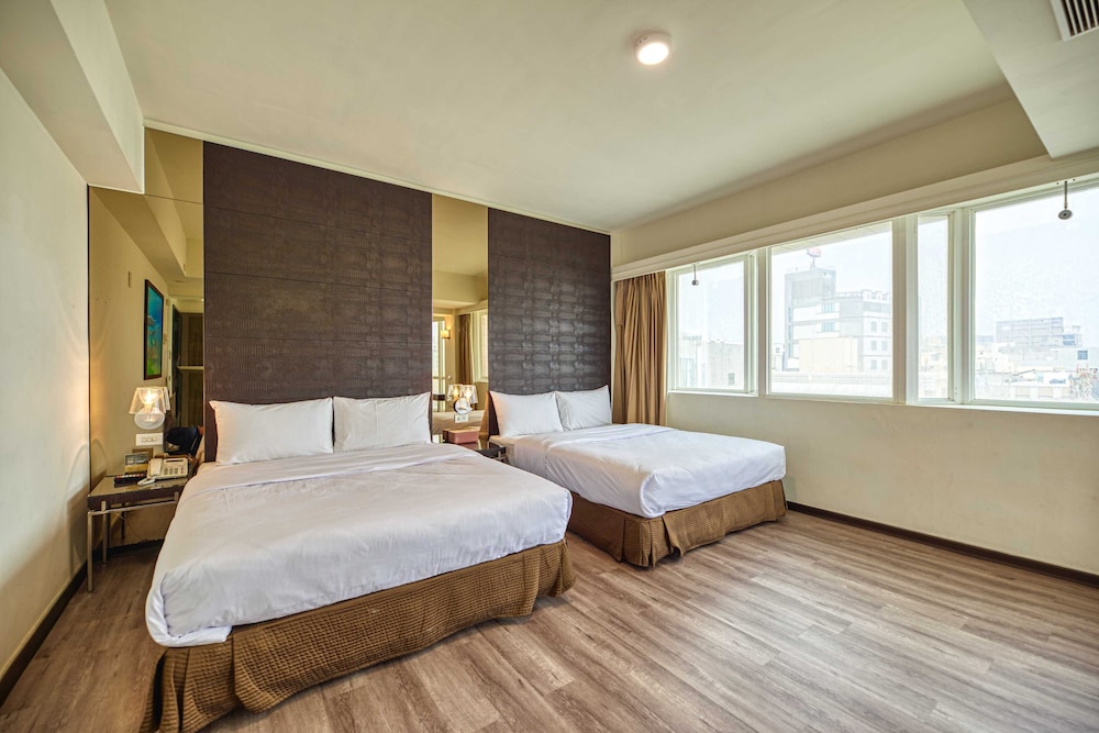 Deluxe Quadruple Room, 2 Double Beds, Bathtub photo 2