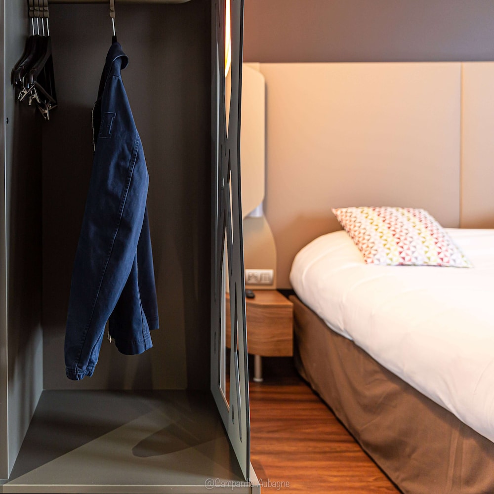 Standard Room, Multiple Beds - Photo 4