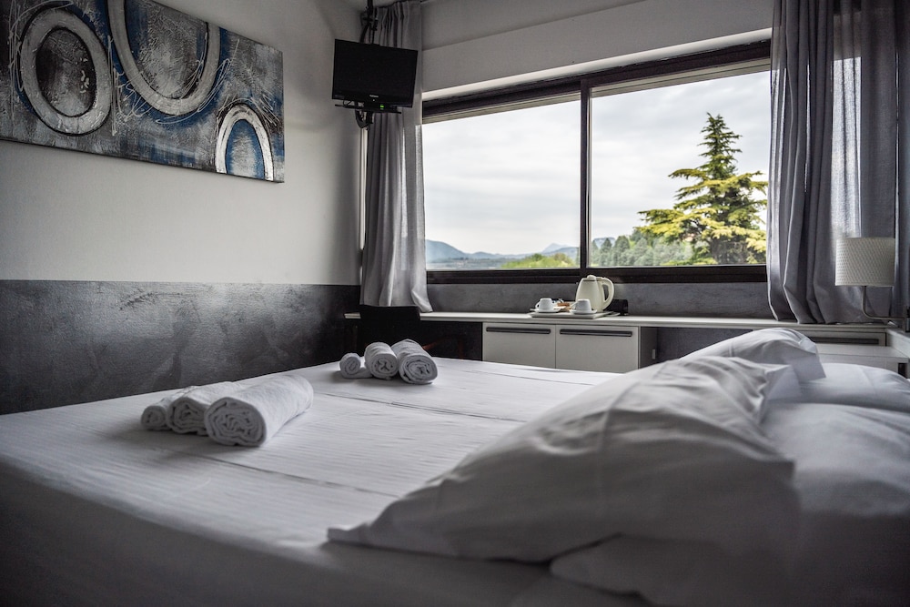 Superior Double Room (Amarone)