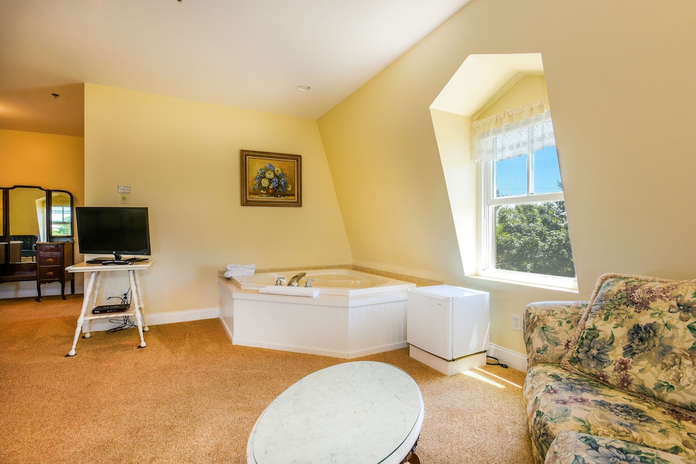 Suite 9 photo 2