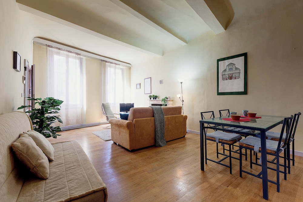Apartment photo 2