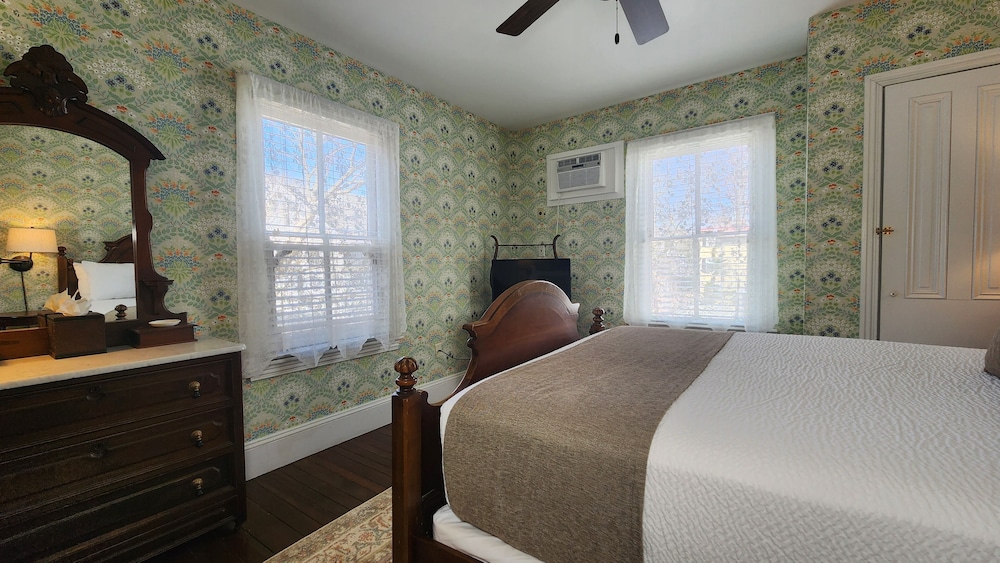 Standard Room photo 2