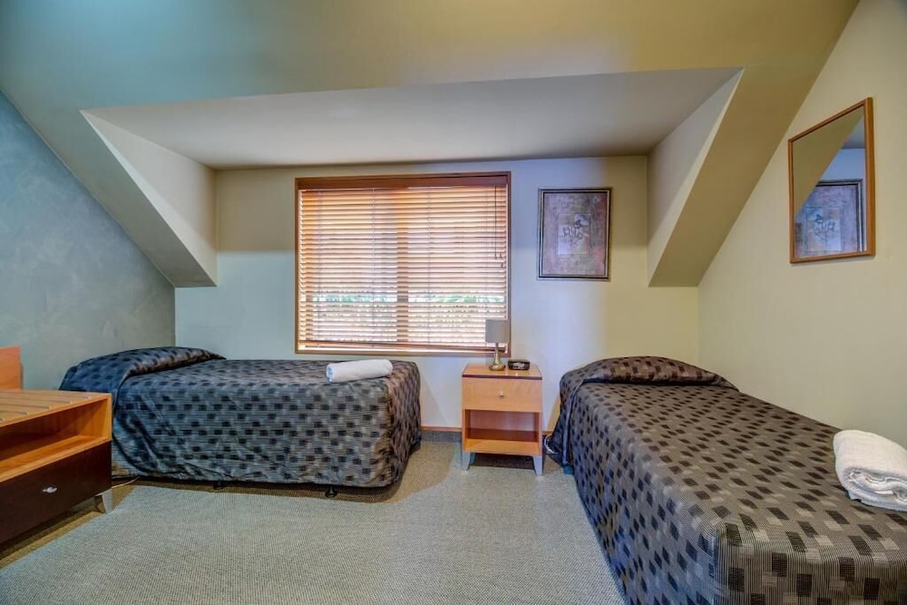 Three Bedroom Executive Suite Lakeview