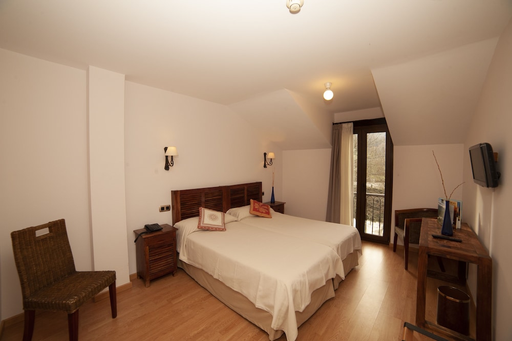 Standard Double Room - Photo 2