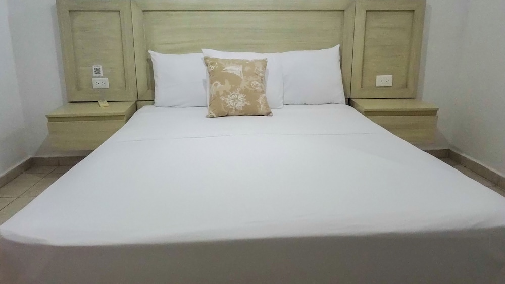 Queen Bed Suite