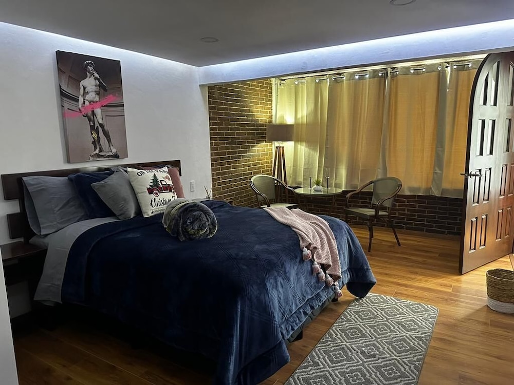 Superior Suite, 1 Queen Bed, Patio photo 2