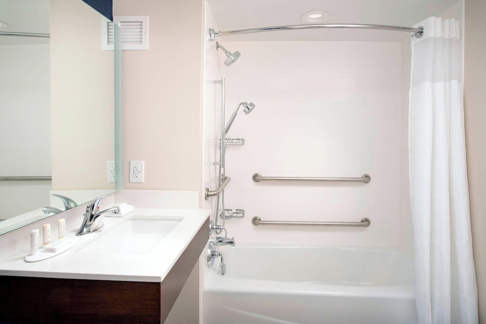 Suite, 1 King Bed with Sofa bed (Mobility Accessible, Tub) - Photo 5