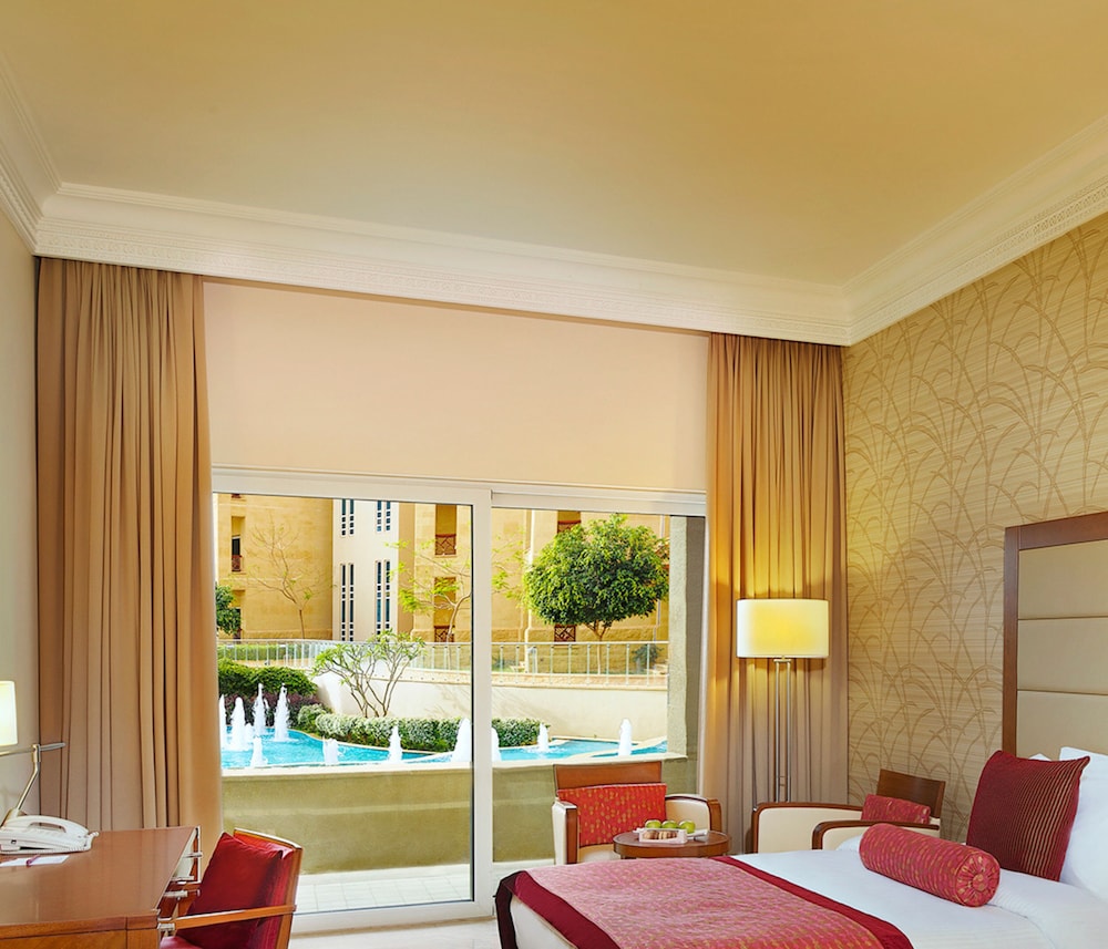 Junior Suite, 1 King Bed photo 3