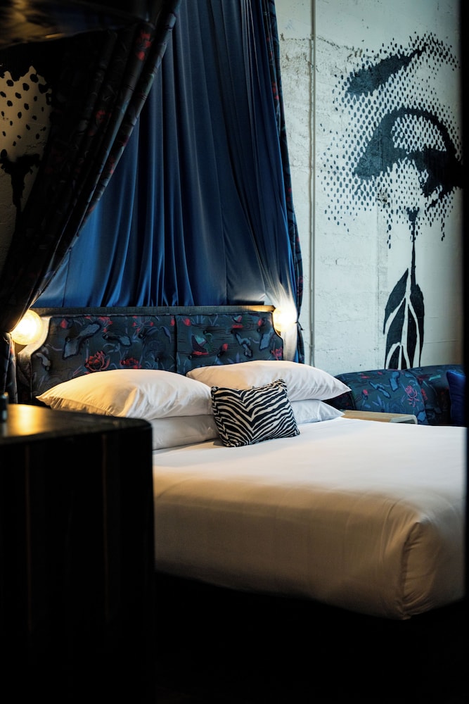 Room, 1 King Bed, Accessible, Bathtub (River Front View) - Photo 8
