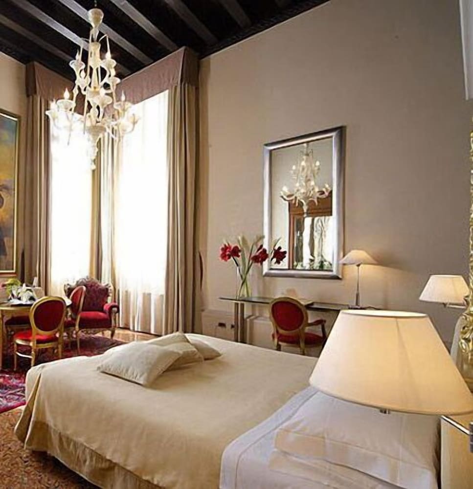 Exclusive Suite, Canal View (4 people)