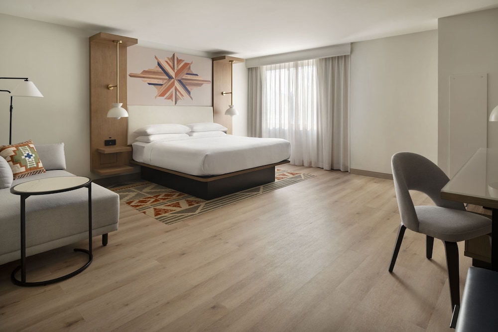 Concierge Room, Deluxe Room, 1 King Bed photo 2