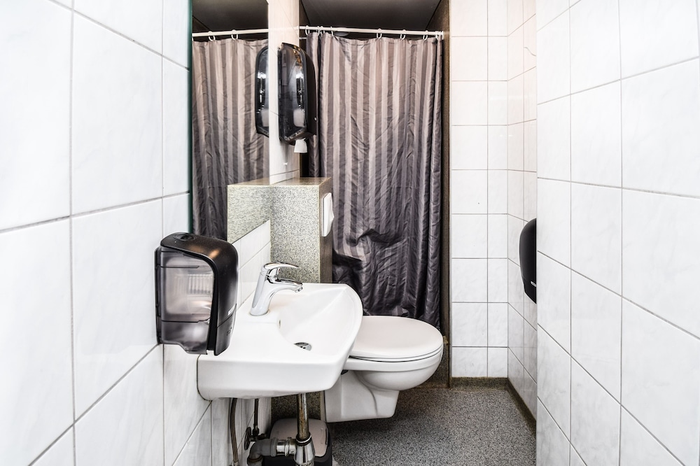 Small Budget Double Room, Shared Bathroom photo 3