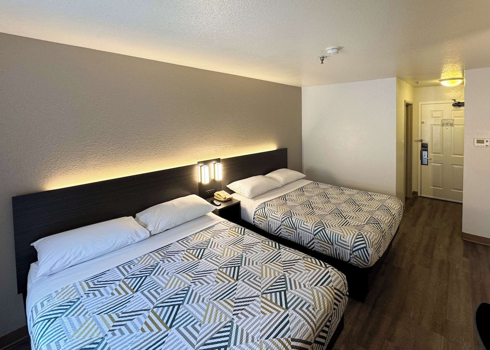 Standard Room, 2 Double Beds, Non Smoking