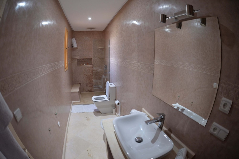 Comfort Room photo 2