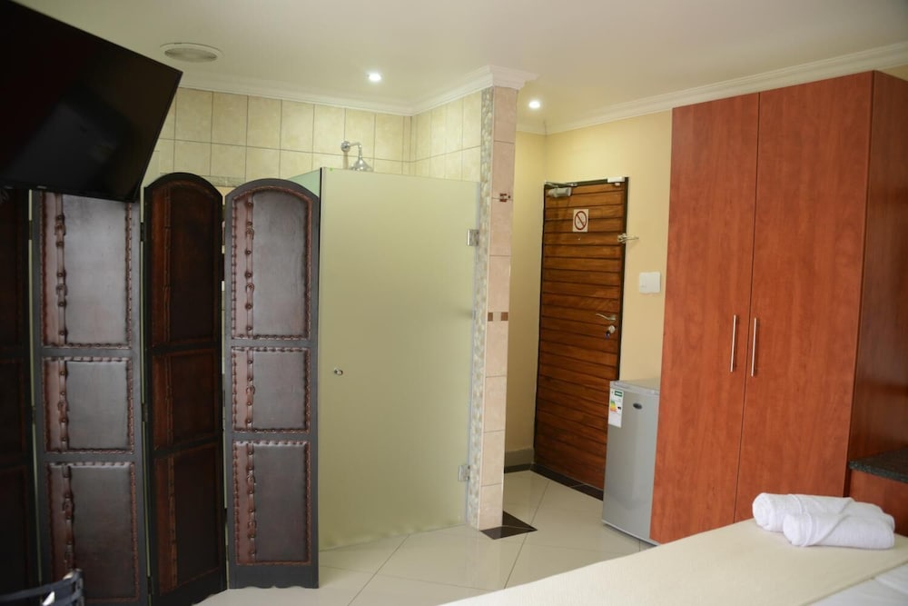 Room 1 - King Inhouse Room