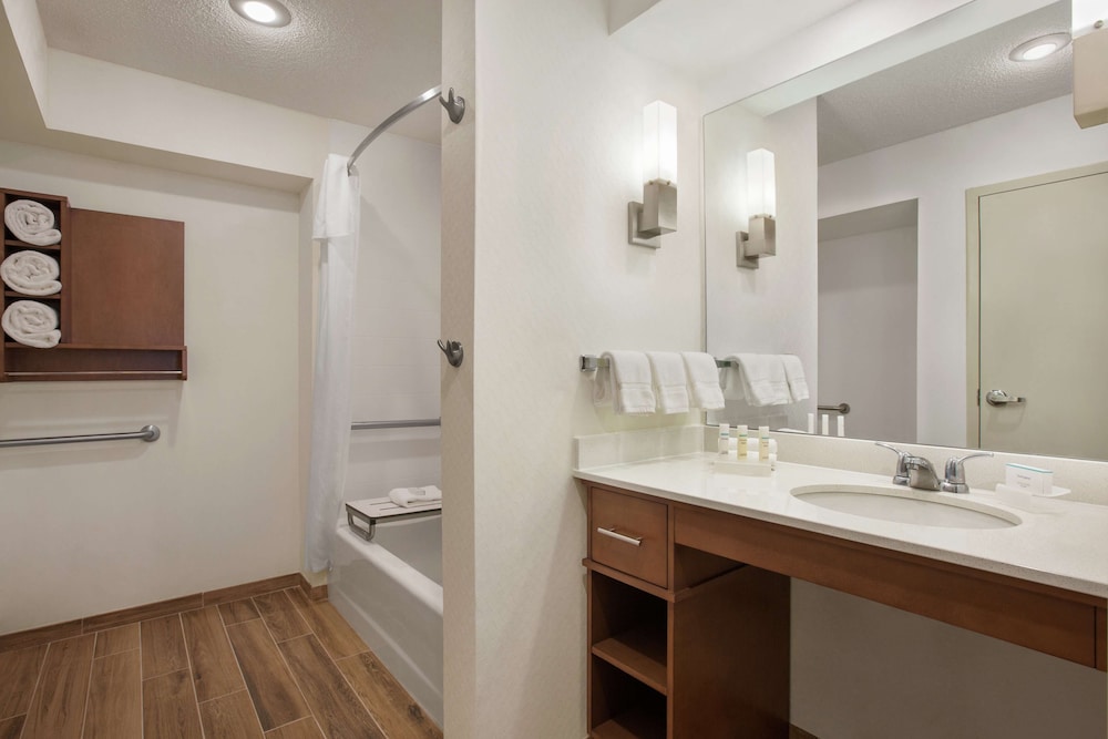 Room, 2 Double Beds, Accessible, Bathtub - Photo 4