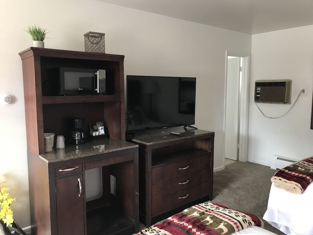 Double Room, 2 Queen Beds, Kitchenette photo 2