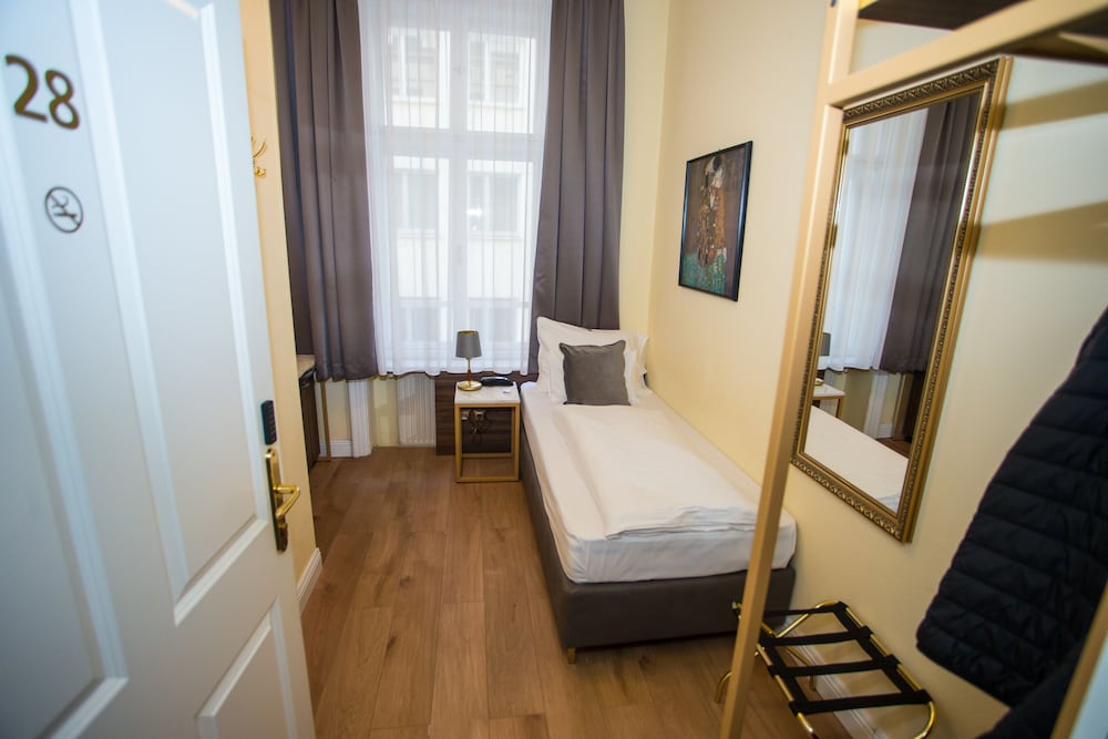 Single Room (small)
