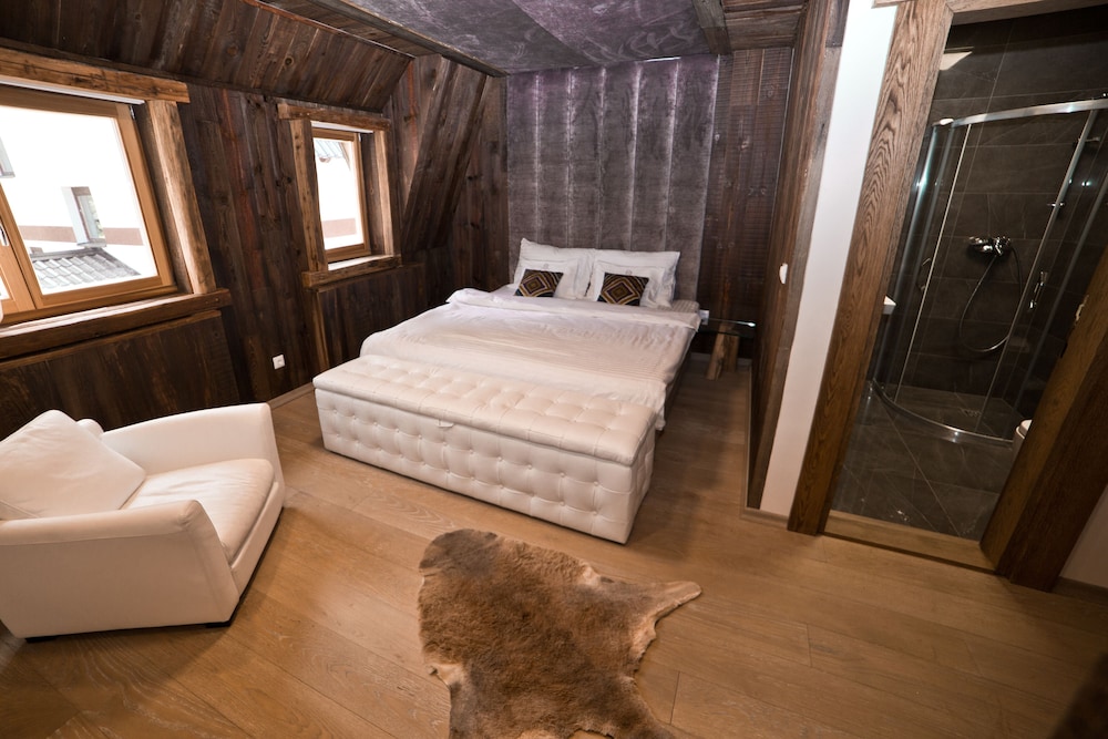Superior Room, 1 King Bed, Non Smoking photo 2