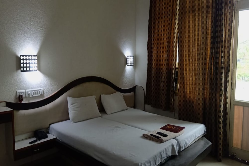 Deluxe Room - Photo 7