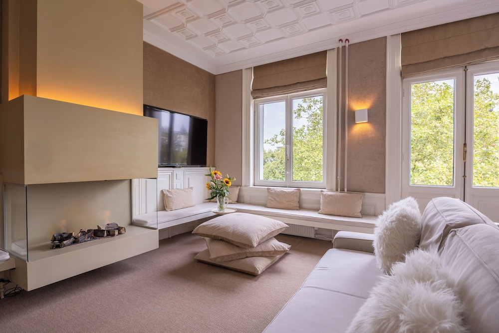 Romantic Studio Suite