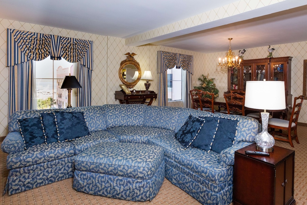 Presidential Suite, 1 King Bed, Non Smoking - Photo 2
