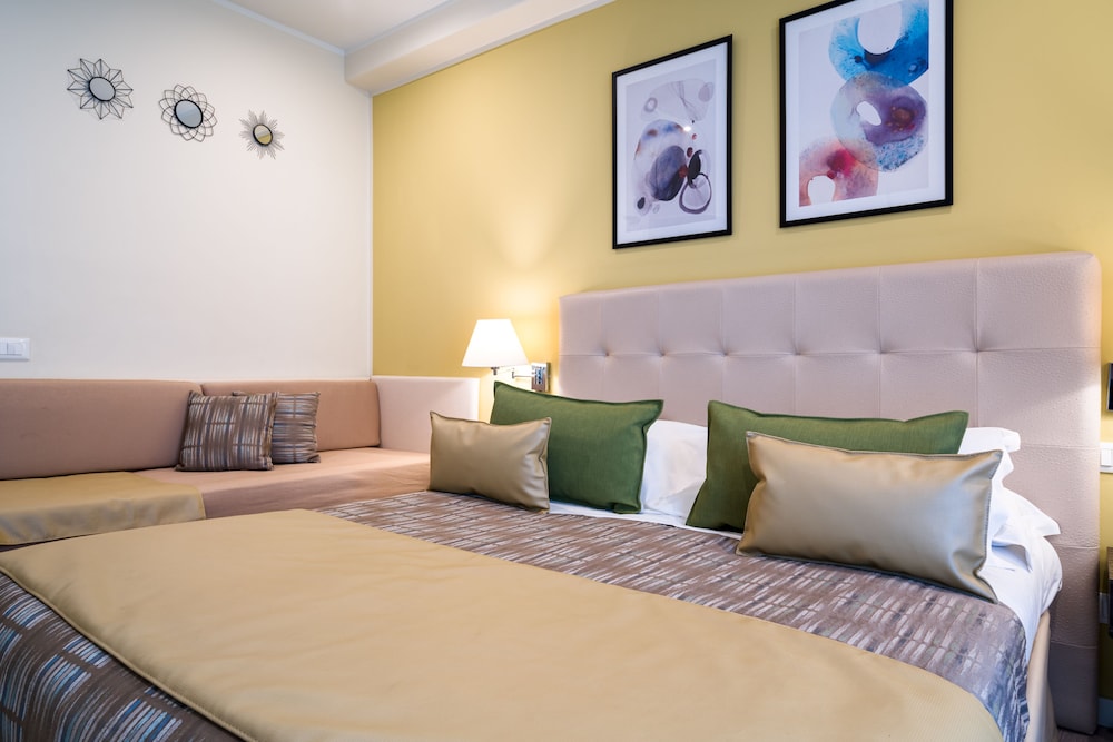 Comfort Triple Room, Partial Sea View