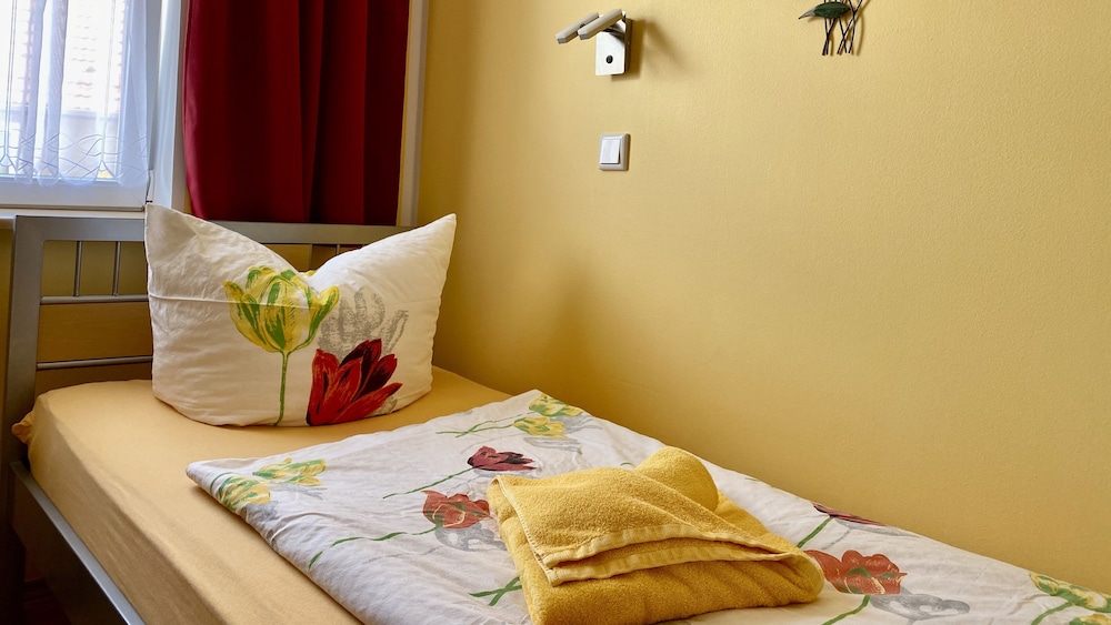 Basic Twin Room photo 2