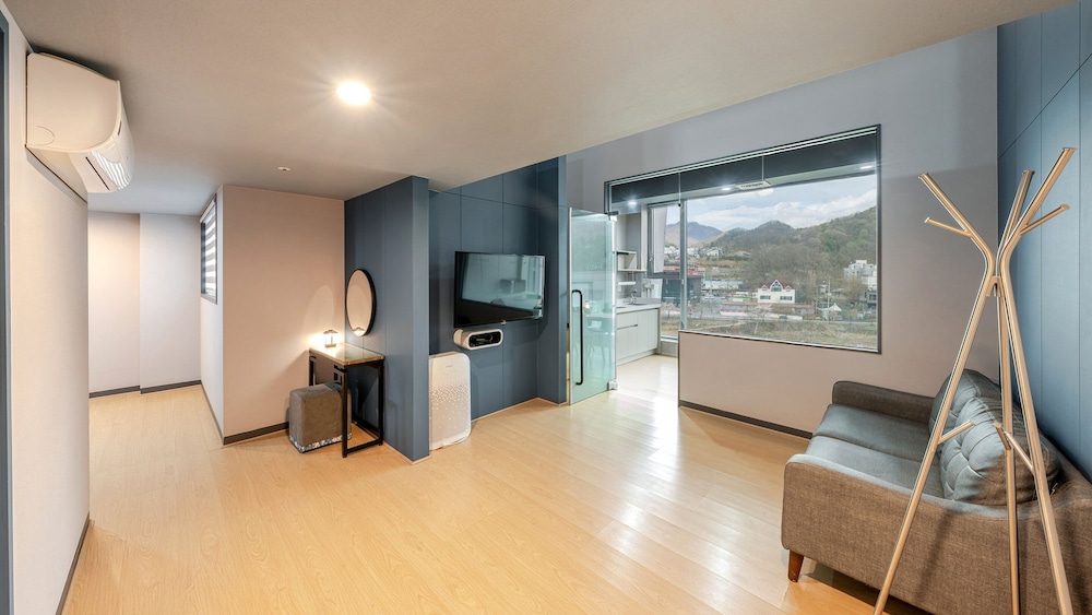 Basic Room, 2 Bedrooms (Room B302 (Family Room))