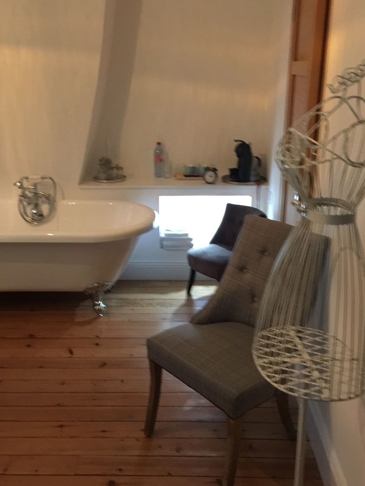Family Room, Bathtub (Dewas) photo 3