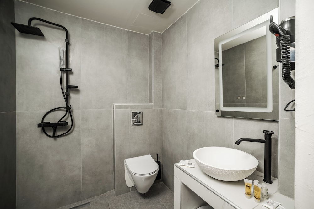 Superior Double Pool View - Photo 5