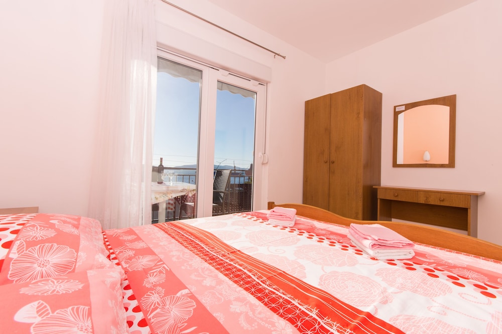 Apartment (One Bedroom Apartment with Balcony)