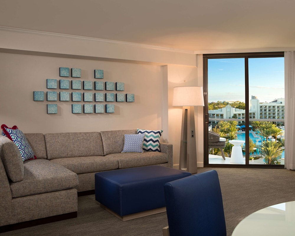 One-Bedroom Suite with Two Queen Beds and Pool View