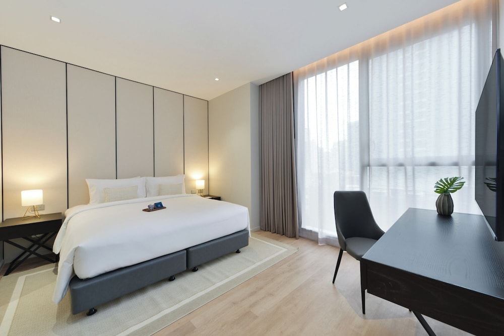 Superior Suite, 1 Bedroom thumbnail 5