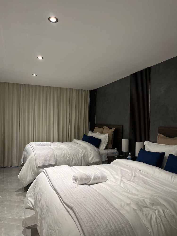 Luxury Suite photo 3